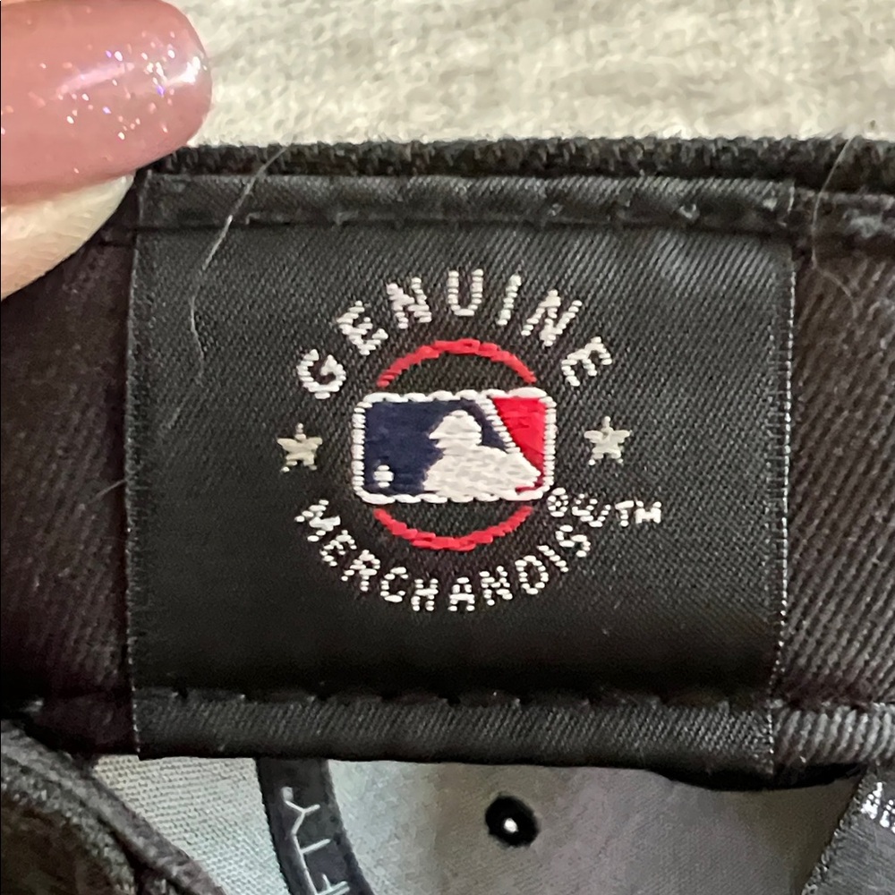 New Era Black Cap with White Embroidery - Picture 7 of 7